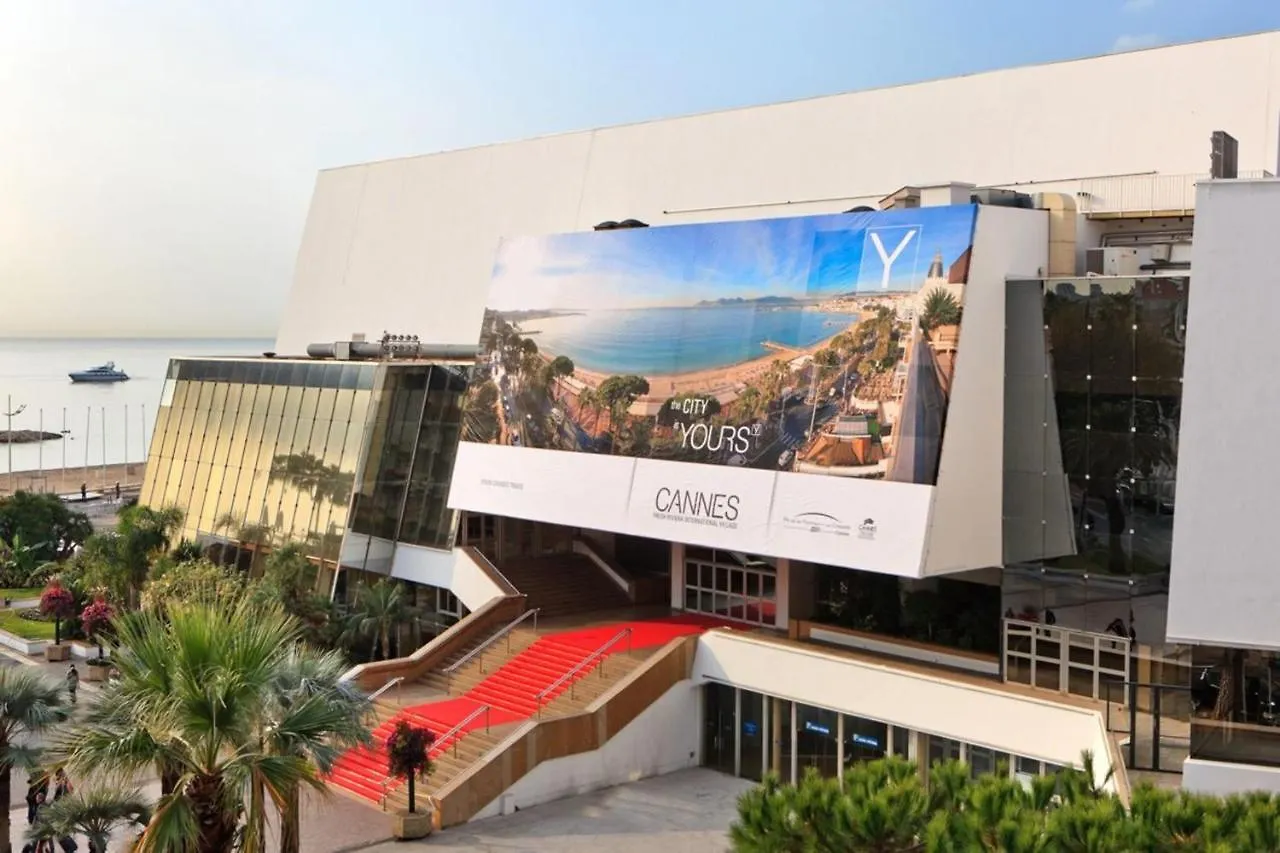 Cannes Palm Beach Top Floor Terrace ! Saint James