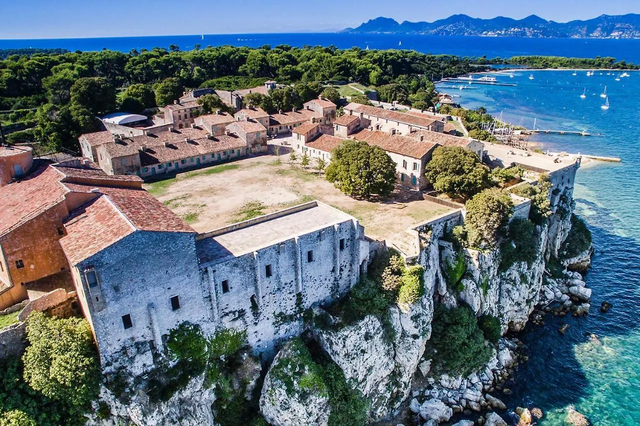 Cannes Palm Beach Top Floor Terrace ! Saint James location